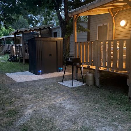 Mobil-Home 6 Personnes Chez Maylia Cadenet Exterior foto