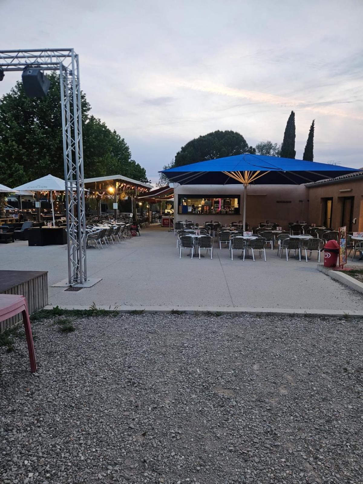 Mobil-Home 6 Personnes Chez Maylia Cadenet Exterior foto