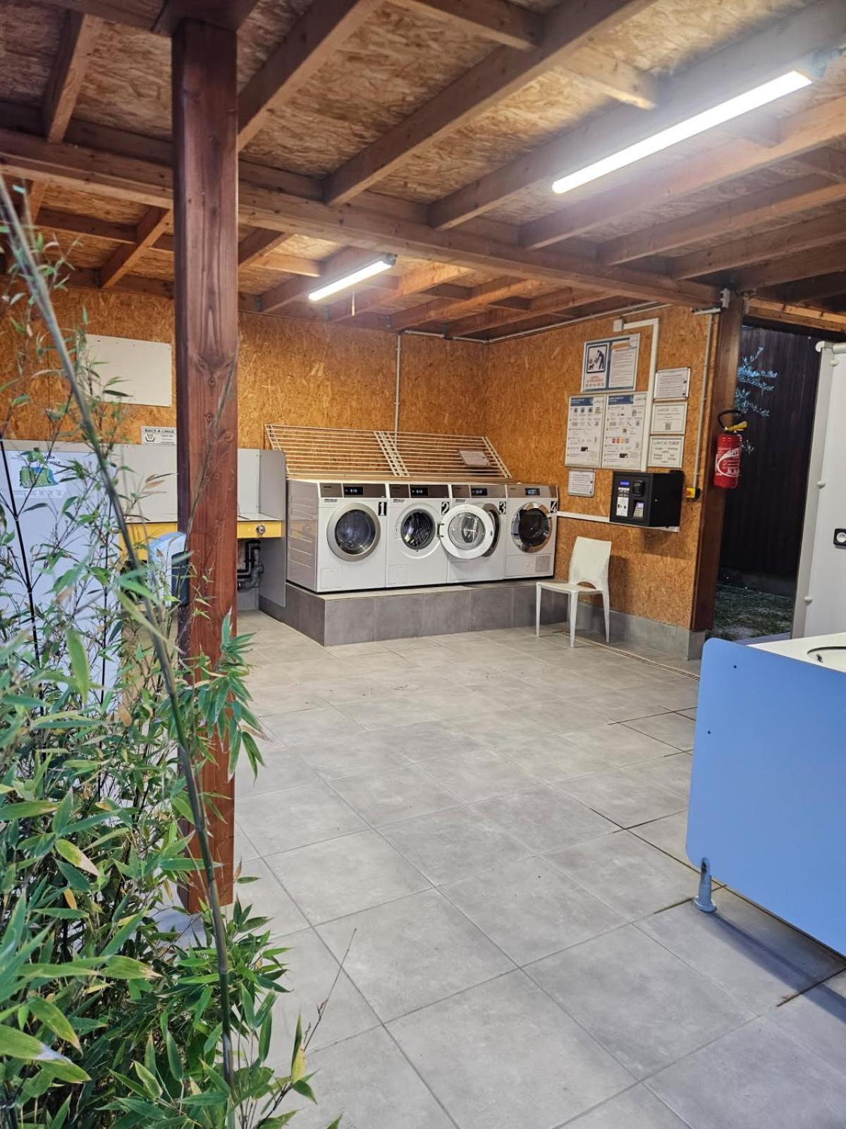 Mobil-Home 6 Personnes Chez Maylia Cadenet Exterior foto
