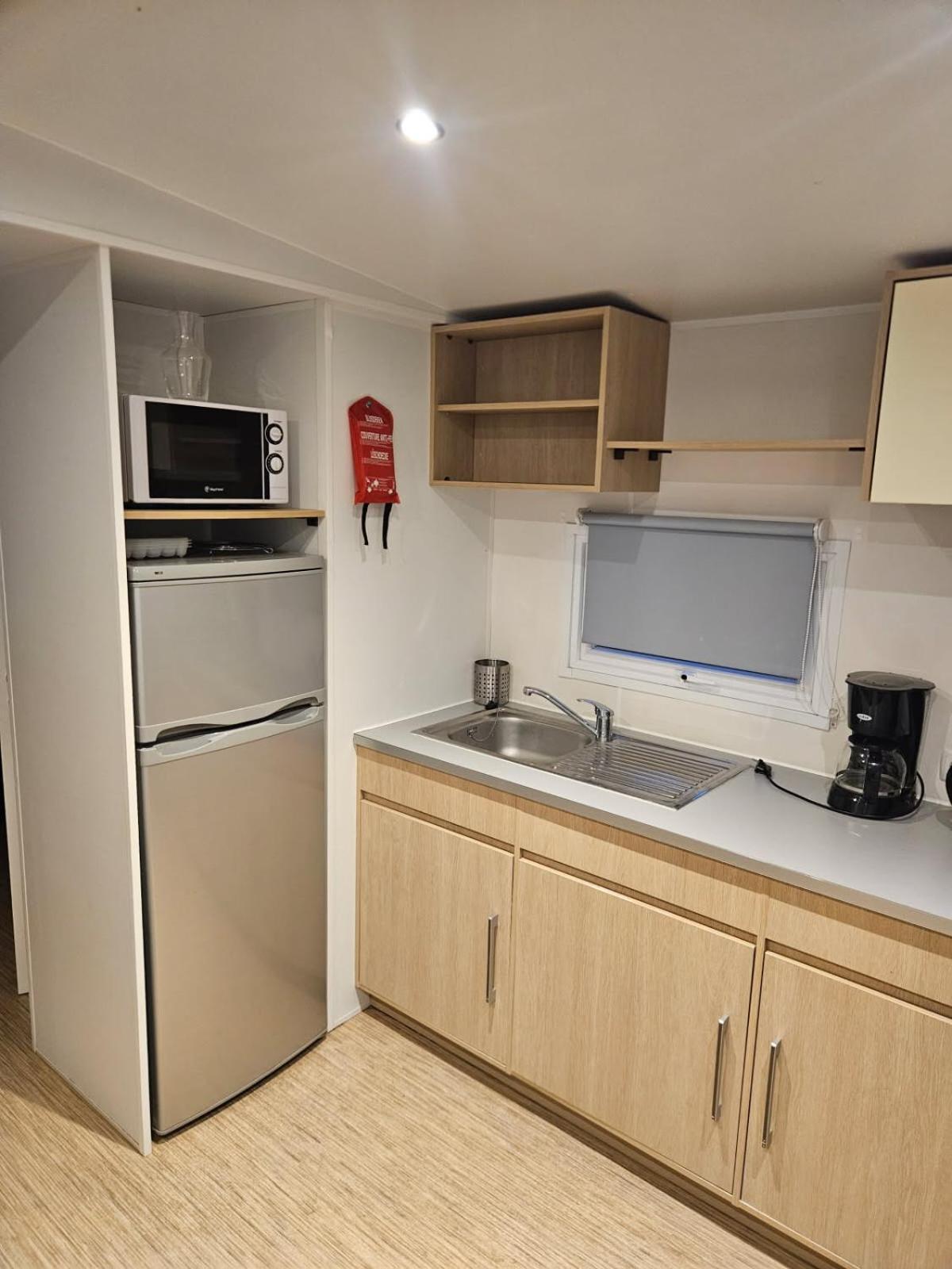 Mobil-Home 6 Personnes Chez Maylia Cadenet Exterior foto